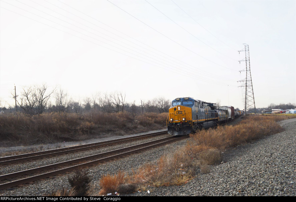 Closer shot of CSX 7205